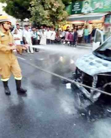 Muzaffarnagar में चलती कार बनी आग का गोला: स्टेट बैंक कॉलोनी निवासी श्याम सुंदर बंसल की वैगनआर जलकर राख, बड़ा हादसा टला