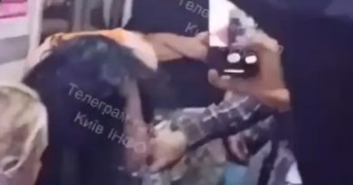 कीव मेट्रो कांड: ‘Glory To Russia’ बोलते ही युवती की बेरहमी से पिटाई, भीड़ ने ताली बजाई और कहा – ‘रूस समर्थक है, सबक सिखाना ज़रूरी है’