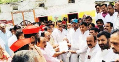 🔥कैसे एक Adm की हरकत ने कैराना सांसद के सम्मान को ठेस पहुंचाई – Muzaffarnagar में सपा का जबरदस्त प्रदर्शन