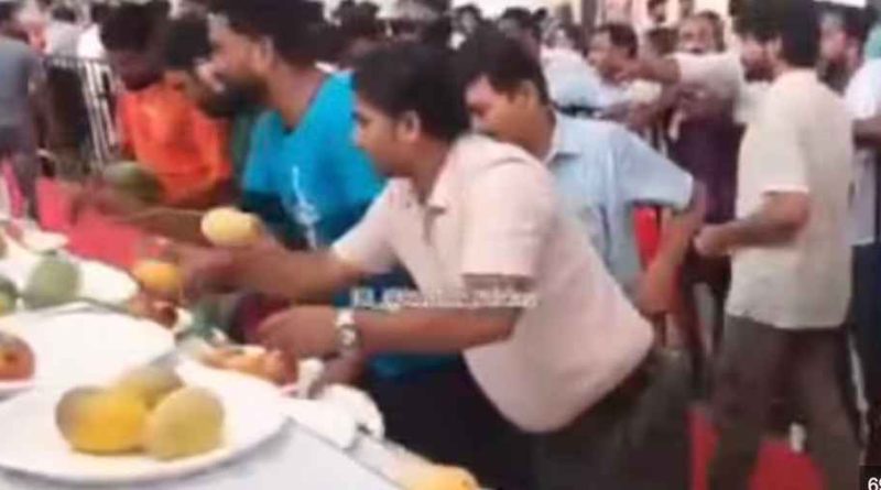 Lucknow Mango Festival में “आम लूट”: जब फलों के राजा ने देखा जनता का असली चेहरा- संस्कृतिक उत्सव की गिरती गरिमा? Lucknow Mango Festival में “आम लूट”: जब फलों के राजा ने देखा जनता का असली चेहरा- संस्कृतिक उत्सव की गिरती गरिमा?