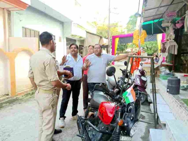 Muzaffarnagar में सनसनीखेज चोरी: अग्रसेन विहार की कपड़ों की दुकान लुटी, व्यापारी सड़कों पर, पुलिस की छानबीन जारी