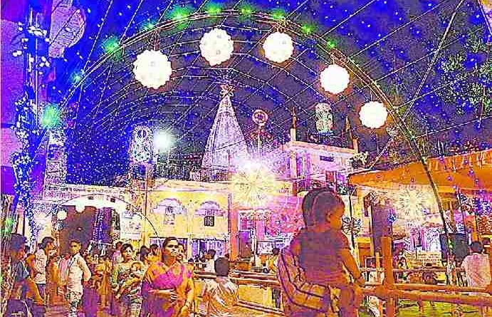 जन्माष्टमी पर Muzaffarnagar के मंदिरों में रौनक, झांकियों और रंग-बिरंगी लाइट्स ने बढ़ाया उत्सव का आनंद