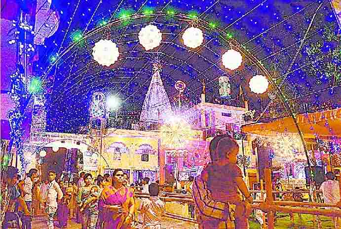 जन्माष्टमी पर Muzaffarnagar के मंदिरों में रौनक, झांकियों और रंग-बिरंगी लाइट्स ने बढ़ाया उत्सव का आनंद जन्माष्टमी पर Muzaffarnagar के मंदिरों में रौनक, झांकियों और रंग-बिरंगी लाइट्स ने बढ़ाया उत्सव का आनंद