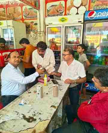 रक्षाबंधन पर मिठाइयों में मिलावट का पर्दाफाश! Muzaffarnagar में खाद्य सुरक्षा टीम का छापा, घेवर-बर्फी-खोया के 8 नमूने लैब भेजे गए