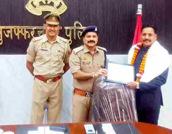 Muzaffarnagar पुलिस में सेवानिवृत्त अधिकारी को दी गई भावुक विदाई – पुलिस लाइन में गूंजे सम्मान और शुभकामनाओं के स्वर Muzaffarnagar पुलिस में सेवानिवृत्त अधिकारी को दी गई भावुक विदाई – पुलिस लाइन में गूंजे सम्मान और शुभकामनाओं के स्वर