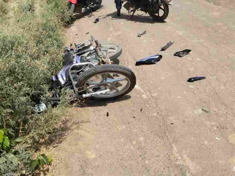 Muzaffarnagar का दर्दनाक हादसा: दो बाइकों की भीषण टक्कर में दो युवाओं की अकाल मौत, परिवारों में कोहराम!