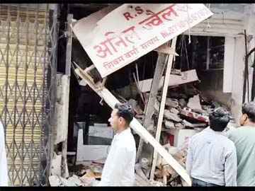 धमाके ने मचाई तहलका! शाहपुर Muzaffarnagar के मैन बाजार में तीन दुकानों का हुआ खौफनाक जमींदोज, इलाके में दहशत का माहौल