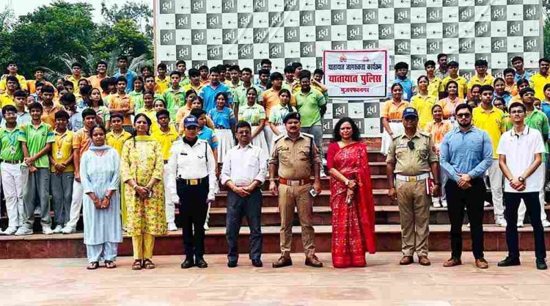 Muzaffarnagar  में छात्रों को मिला सड़क और अग्निशमन सुरक्षा का मास्टरक्लास, Sp यातायात व फायर टीम ने दी ज़िंदगी बचाने वाली ट्रेनिंग