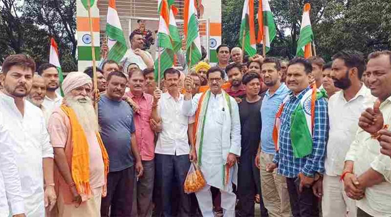 Muzaffarnagar में तिरंगा बाइक रैली का नेतृत्व कर चमके जिला पंचायत अध्यक्ष, देशभक्ति का उमड़ा सैलाब