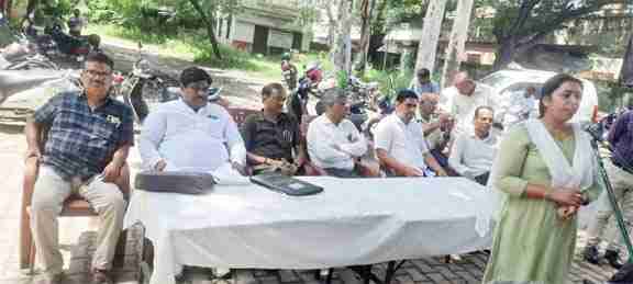 Muzaffarnagar: डीआईओएस कार्यालय पर शिक्षकों का जबरदस्त धरना, 31 मांगों का ज्ञापन सौंपा, पुरानी पेंशन बहाली की मांग | Exclusive News Muzaffarnagar: डीआईओएस कार्यालय पर शिक्षकों का जबरदस्त धरना, 31 मांगों का ज्ञापन सौंपा, पुरानी पेंशन बहाली की मांग | Exclusive News