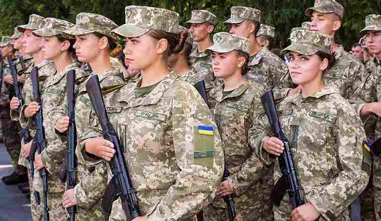 Ukraine की जंग में महिलाएं बनीं असली ‘शक्तिशाली कमांडर’, 1 लाख महिला सैनिकों ने मोर्चा संभाला, रूस को दे रहीं करारा जवाब!