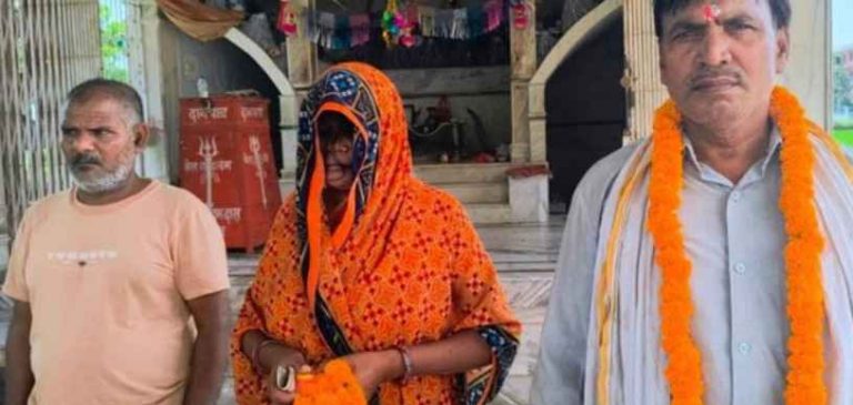 Varanasi  में अनोखा न्याय: पत्नी को प्रेमी के साथ पकड़ा, फिर खुद ही करा दी दूसरी शादी! 25 साल के बंधन के बाद सनसनीखेज फैसला