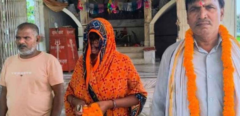 Varanasi  में अनोखा न्याय: पत्नी को प्रेमी के साथ पकड़ा, फिर खुद ही करा दी दूसरी शादी! 25 साल के बंधन के बाद सनसनीखेज फैसला