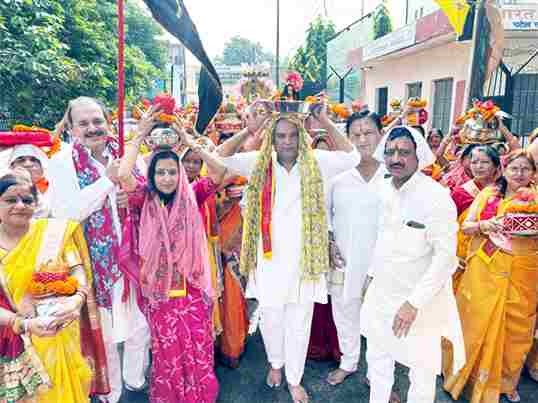 Muzaffarnagar में श्री बालाजी धाम में शिव शक्ति महायज्ञ: भक्ति और आस्था की भव्य कलश यात्रा Muzaffarnagar में श्री बालाजी धाम में शिव शक्ति महायज्ञ: भक्ति और आस्था की भव्य कलश यात्रा