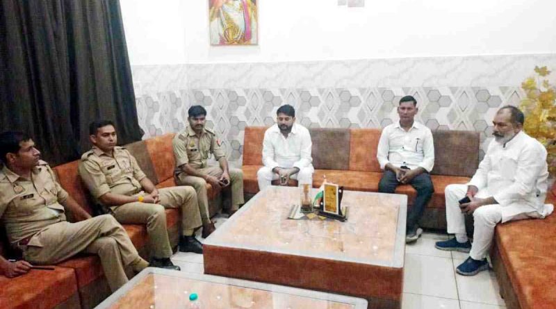 Muzaffarnagar में पुलिस ने डाला पारस गुर्जर के घर डेरा: ज्ञापन सौंपने की तैयारी के चलते अलर्ट