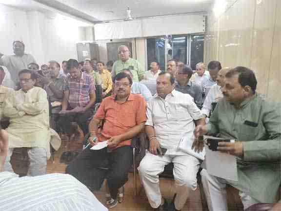 Muzaffarnagar में व्यापारियों का भारी विरोध, ज्वाइंट कमिश्नर के खिलाफ बड़ा घेराव, सरकार की नीतियों पर तीखा हमला