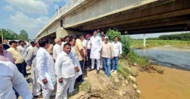 Muzaffarnagar-राज्यमंत्री सोमेंद्र तोमर का बाढ़ प्रभावित गांवों में निरीक्षण, ग्रामीणों को राहत दिलाने के लिए दिए सख्त निर्देश