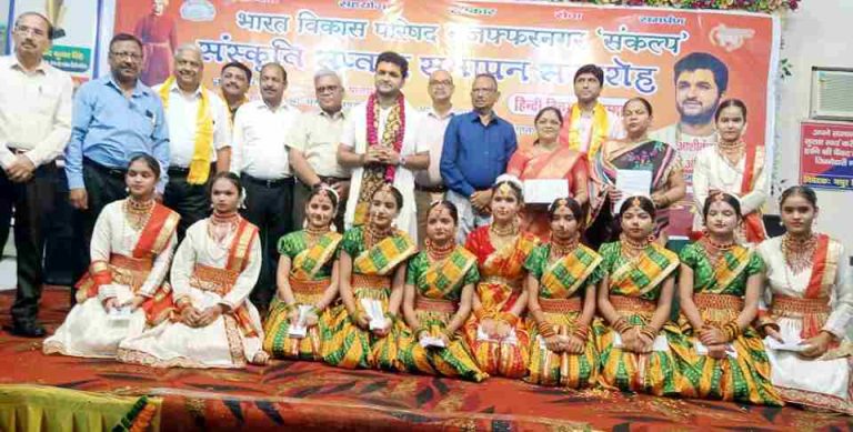 भक्तिमय संध्या: भारत विकास परिषद् संकल्प Muzaffarnagar ने संस्कृति सप्ताह का भव्य समापन किया भक्तिमय संध्या: भारत विकास परिषद् संकल्प Muzaffarnagar ने संस्कृति सप्ताह का भव्य समापन किया