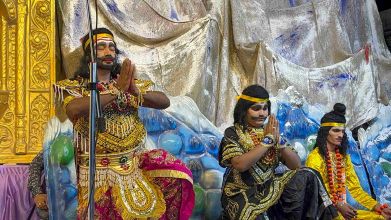 Muzaffarnagar में रंगारंग रामलीला: रावण-वेदवती संवाद और जानकी जन्म का भव्य मंचन, दर्शकों ने दी तालियों की गूँज Muzaffarnagar में रंगारंग रामलीला: रावण-वेदवती संवाद और जानकी जन्म का भव्य मंचन, दर्शकों ने दी तालियों की गूँज