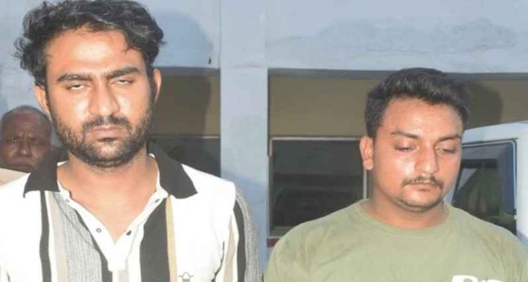 Meerut: चार घंटे में पिस्टल तैयार करने वाली फैक्टरी पकड़ी, दो गिरफ्तार, तीन राज्यों में सप्लाई का खुलासा Meerut: चार घंटे में पिस्टल तैयार करने वाली फैक्टरी पकड़ी, दो गिरफ्तार, तीन राज्यों में सप्लाई का खुलासा