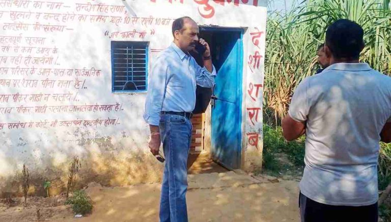 आबकारी अधिकारी राकेश बहादुर सिंह का निरीक्षण: Muzaffarnagar  में सरकारी राजस्व बढ़ाने के लिए कड़ी कार्रवाई