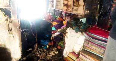 Muzaffarnagar जानसठ में दुकान में भीषण आग, लाखों का सामान जलकर खाक