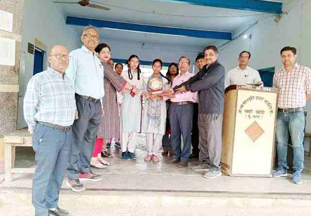 Muzaffarnagar की बेटियों ने फिर लहराया परचम: रवापुरी सठेड़ी की छात्राओं खदीजा और सुहाना ने वाद-विवाद प्रतियोगिता में जीता द्वितीय स्थान Muzaffarnagar की बेटियों ने फिर लहराया परचम: रवापुरी सठेड़ी की छात्राओं खदीजा और सुहाना ने वाद-विवाद प्रतियोगिता में जीता द्वितीय स्थान