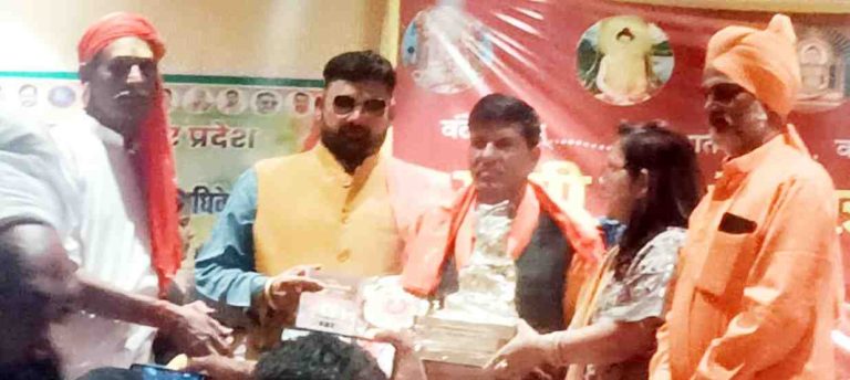 Muzaffarnagar के राजेश शर्मा को ‘गुरु गोरक्षनाथ सर्वोच्च सम्मान’! अंतर्राष्ट्रीय हिंदू सम्मेलन में मिला बड़ा गौरव, संगठन विस्तार का बड़ा ऐलान Muzaffarnagar के राजेश शर्मा को ‘गुरु गोरक्षनाथ सर्वोच्च सम्मान’! अंतर्राष्ट्रीय हिंदू सम्मेलन में मिला बड़ा गौरव, संगठन विस्तार का बड़ा ऐलान