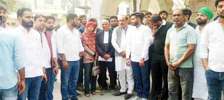 Muzaffarnagar में छात्र उज्जवल राणा आत्मदाह प्रकरण गरमाया: कॉलेज प्राचार्य ने अग्रिम जमानत को अदालत का रुख किया 🔥 Muzaffarnagar में छात्र उज्जवल राणा आत्मदाह प्रकरण गरमाया: कॉलेज प्राचार्य ने अग्रिम जमानत को अदालत का रुख किया 🔥