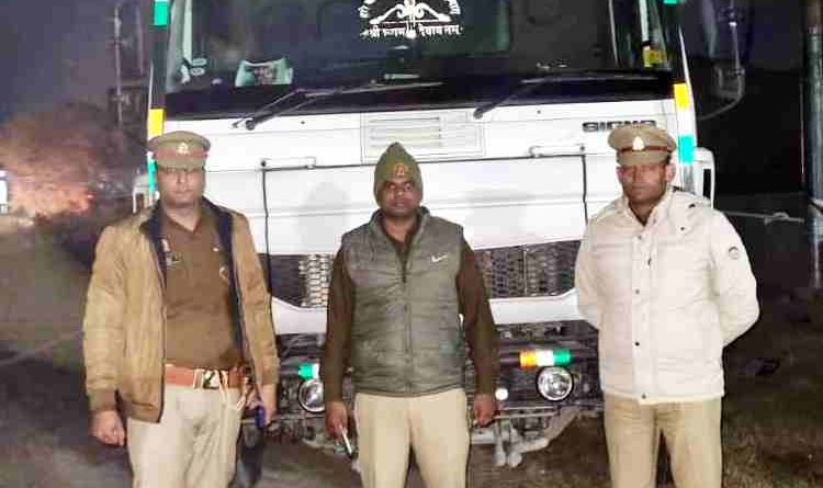 तितावी में अवैध खनन माफिया पर रात का बड़ा शिकंजा: Muzaffarnagar एसपी संजय वर्मा की सख़्त कार्रवाई में तीन डंपर सीज, फर्जी नंबर प्लेट से मचा हड़कंपV