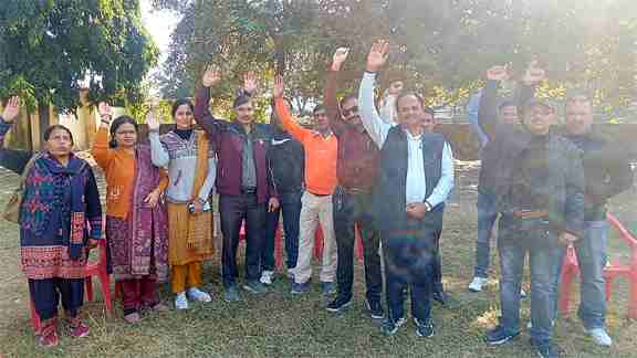 दो माह से वेतन बंद! रोहाना Muzaffarnagar में शिक्षकों का फूटा गुस्सा, कॉलेज गेट पर धरना—स्टाफ बोला: अब भुगतान से कम कुछ मंजूर नहीं दो माह से वेतन बंद! रोहाना Muzaffarnagar में शिक्षकों का फूटा गुस्सा, कॉलेज गेट पर धरना—स्टाफ बोला: अब भुगतान से कम कुछ मंजूर नहीं