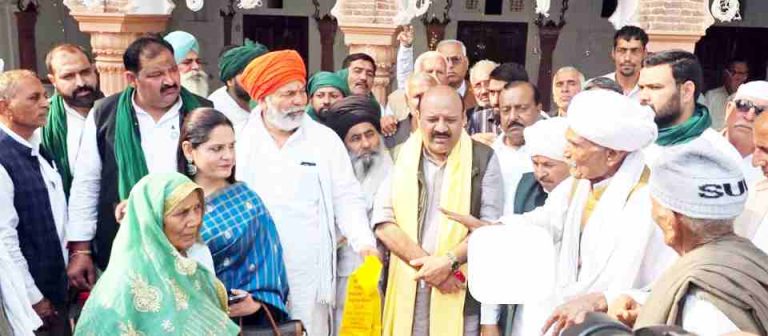 Muzaffarnagar सौरम की ऐतिहासिक महापंचायत में जम्मू-कश्मीर के उपमुख्यमंत्री सुरेन्द्र चौधरी का भव्य सम्मान, जय जवान–जय किसान के नारों से गूंजा मंच Muzaffarnagar सौरम की ऐतिहासिक महापंचायत में जम्मू-कश्मीर के उपमुख्यमंत्री सुरेन्द्र चौधरी का भव्य सम्मान, जय जवान–जय किसान के नारों से गूंजा मंच