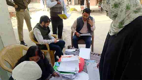 Muzaffarnagar खतौली में मतदाता सूची का तेज निरीक्षण: Sdm निकिता शर्मा ने बूथ-दर-बूथ जाकर दिया सख्त संदेश—“गलती बर्दाश्त नहीं होगी”
