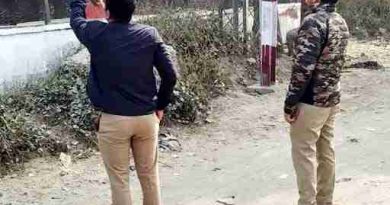 Muzaffarnagar रेलवे स्टेशन पर चढ़ा युवक, ऊंचे टावर से गूंजे नारे: न्यूमैक्स सिटी प्रोजेक्ट और प्लास्टिक कचरे को लेकर मुजफ्फरनगर में हड़कंप