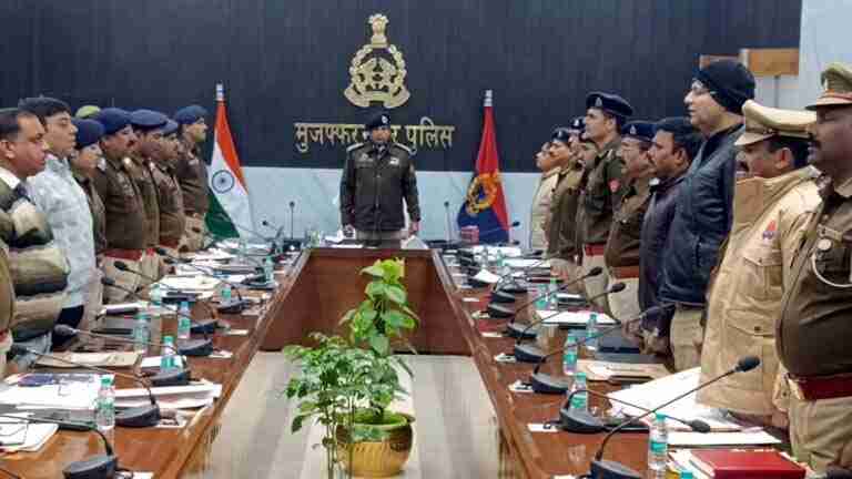 अपराध पर सख्ती का ऐलान: Muzaffarnagar में एसएसपी संजय कुमार वर्मा की दो टूक, अपराधियों के प्रति कोई ढिलाई नहीं होगी अपराध पर सख्ती का ऐलान: Muzaffarnagar में एसएसपी संजय कुमार वर्मा की दो टूक, अपराधियों के प्रति कोई ढिलाई नहीं होगी