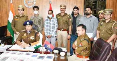 Muzaffarnagar में मोबाइल माफिया का बड़ा भंडाफोड़: नई मंडी पुलिस ने 30 लाख के 29 आईफोन बरामद किए, दो शातिर गिरफ्तार