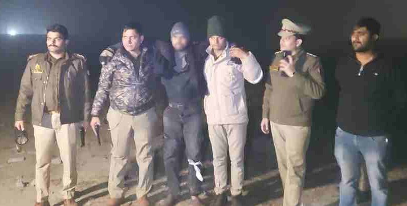 Muzaffarnagar में पुलिस का बड़ा एक्शन: नई मंडी थाना क्षेत्र में मुठभेड़ के बाद दो शातिर चोर गिरफ्तार, एक घायल, चोरी की नगदी और हथियार बरामद