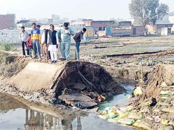 Muzaffarnagar खतौली में भूड़ रजवाहा फिर टूटा! रातभर हड़कंप, किसानों में उबाल—भाकियू नेता अंकुश प्रधान ने मौके पर संभाला मोर्चा