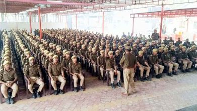 Muzaffarnagar पुलिस में बड़ा सैनिक सम्मेलन: एसएसपी संजय वर्मा ने सुनी पुलिसकर्मियों की समस्याएँ, साइबर सुरक्षा से लेकर अनुशासन तक दिए कड़े निर्देश | Muzaffarnagar पुलिस में बड़ा सैनिक सम्मेलन: एसएसपी संजय वर्मा ने सुनी पुलिसकर्मियों की समस्याएँ, साइबर सुरक्षा से लेकर अनुशासन तक दिए कड़े निर्देश |