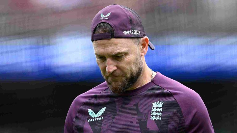 एशेज की करारी हार के बाद भी कुर्सी पर टिके रहना चाहते हैं Brendan Mccullum, बोले– मेरा भविष्य अब मेरे हाथ में नहीं