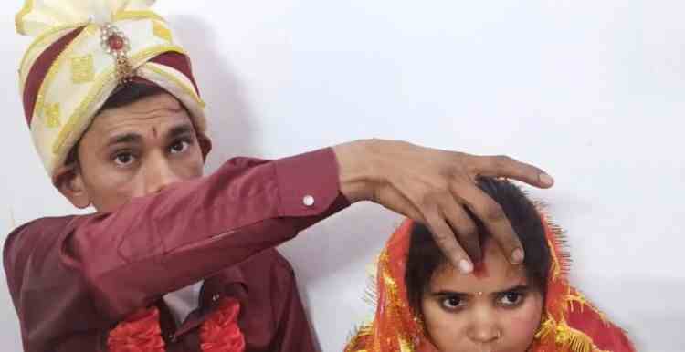 Lakhimpur Kheri से अनोखा मामला: मुस्लिम युवती ने हिंदू युवक से की शादी, कहा—व्यक्तिगत अनुभवों के कारण धर्म परिवर्तन का फैसला लिया Lakhimpur Kheri से अनोखा मामला: मुस्लिम युवती ने हिंदू युवक से की शादी, कहा—व्यक्तिगत अनुभवों के कारण धर्म परिवर्तन का फैसला लिया