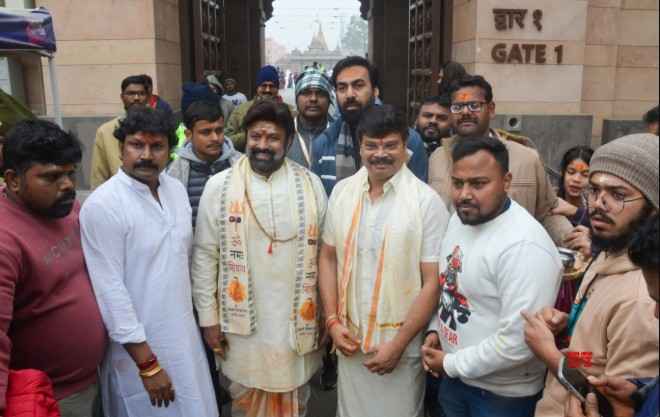 काशी में Nandamuri Balakrishna  का सनातन संदेश: “हमारी जड़ें सनातन से जुड़ी हैं, युवा इसे न भूलें” — अखंडा 2 के बाद बाबा विश्वनाथ के चरणों में पहुंचे सुपरस्टार