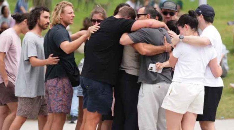 Sydney में खून से लाल हुआ बॉन्डी बीच: हनुक्का समारोह पर आतंकी हमला, बुजुर्ग की बहादुरी ने बचाईं दर्जनों जानें