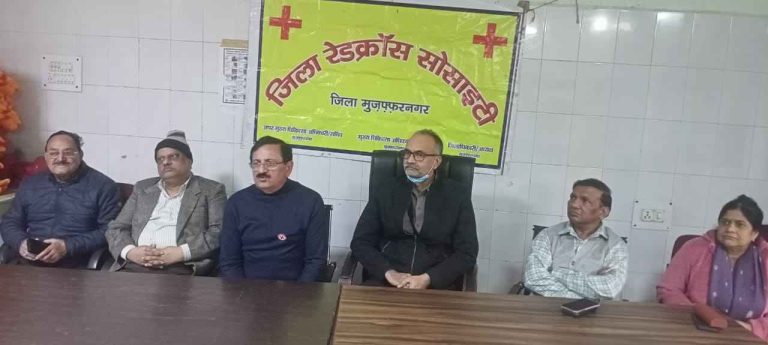 कड़ाके की ठंड में रेड क्रॉस की बड़ी मानवीय मुहिम: Muzaffarnagar ज़िला अस्पताल में 60 कंबलों का वितरण, मरीजों के परिजनों को मिली राहत कड़ाके की ठंड में रेड क्रॉस की बड़ी मानवीय मुहिम: Muzaffarnagar ज़िला अस्पताल में 60 कंबलों का वितरण, मरीजों के परिजनों को मिली राहत