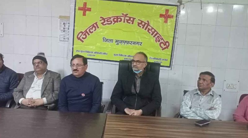 कड़ाके की ठंड में रेड क्रॉस की बड़ी मानवीय मुहिम: Muzaffarnagar ज़िला अस्पताल में 60 कंबलों का वितरण, मरीजों के परिजनों को मिली राहत