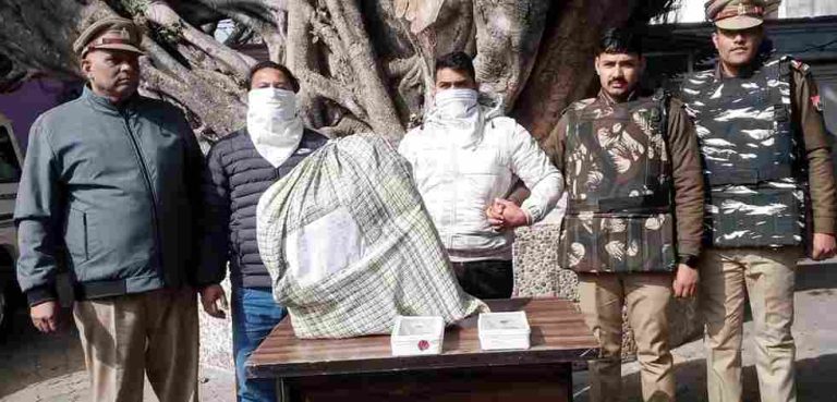 Operation Savera का कहर: Khatauli में 22.8 किलो गांजा बरामद, सफाई ठेकेदारी से जुड़े दो शातिर नशा तस्कर गिरफ्तार