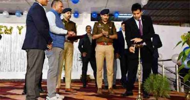 Muzaffarnagar रिजर्व पुलिस लाइन में अनुशासन और संस्कार का संगम: प्रशिक्षु आरक्षियों के साथ एसएसपी संजय कुमार वर्मा ने किया बड़े खाने में सहभाग