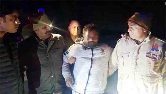 चरथावल में Muzaffarnagar पुलिस मुठभेड़ से हड़कंप: पशु चोरी गिरोह का भंडाफोड़, एक बदमाश घायल, दो गिरफ्तार, एक फरार