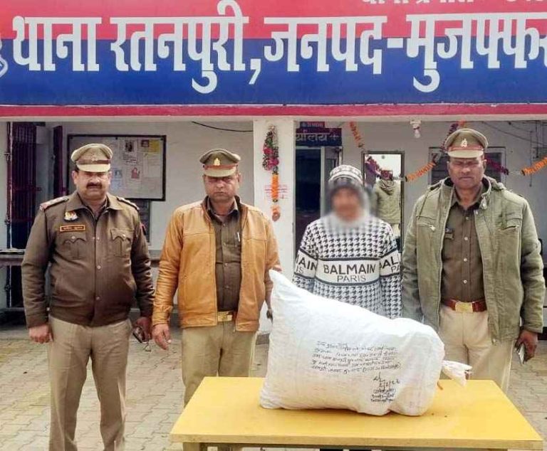 Muzaffarnagar में ड्रग्स पर बड़ा वार: रतनपुरी पुलिस की कार्रवाई में 20 किलो से अधिक गांजा बरामद, बाइक सवार तस्कर गिरफ्तार Muzaffarnagar में ड्रग्स पर बड़ा वार: रतनपुरी पुलिस की कार्रवाई में 20 किलो से अधिक गांजा बरामद, बाइक सवार तस्कर गिरफ्तार