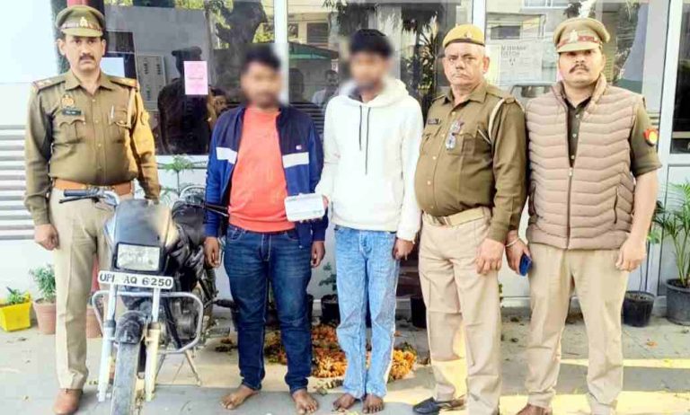 Muzaffarnagar मोबाइल छिनैती का खुलासा: सिविल लाइन पुलिस ने 2 अभियुक्त दबोचे, लूटा गया मोबाइल और बाइक बरामद Muzaffarnagar मोबाइल छिनैती का खुलासा: सिविल लाइन पुलिस ने 2 अभियुक्त दबोचे, लूटा गया मोबाइल और बाइक बरामद